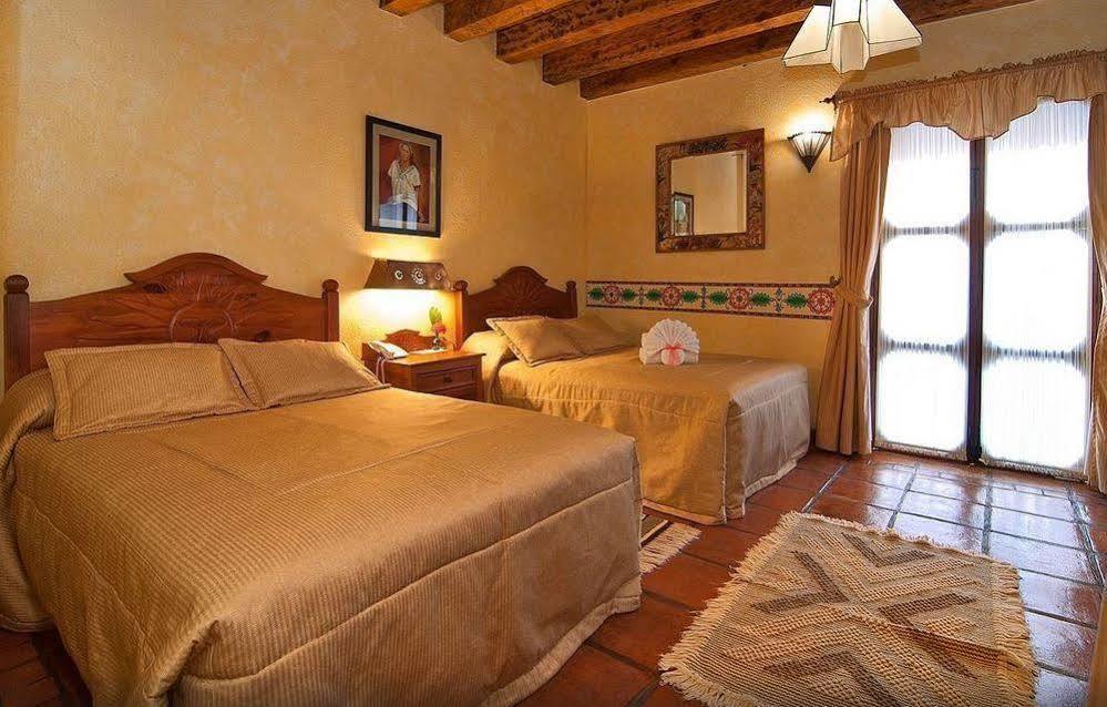 Hotel Pueblo Magico Пацкуаро Екстер'єр фото